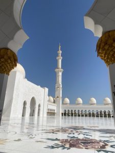 cultural day out in Abu Dhabi - Sheikh Zayed Mosque