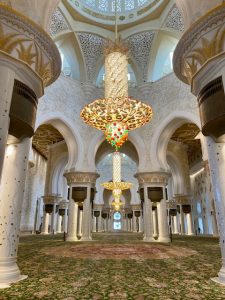 Sheikh Zayed Mosque carpet and chandeliers