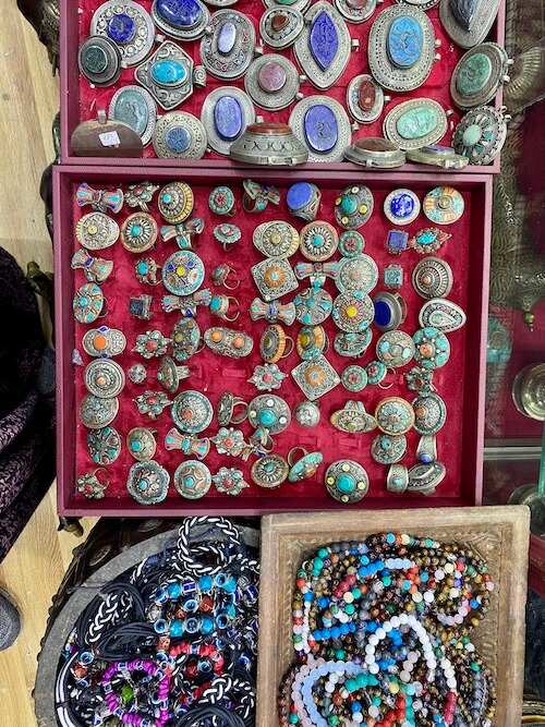 muttrah souq muscat selling silver jewellery